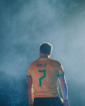 Christopher Von Uckermann Instagram - 7 ⚡️⚡️🇧🇷
Obrigado pela camiseta amigo!!

@vinijr