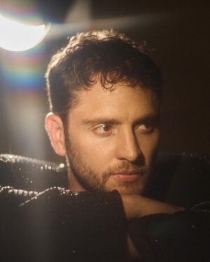Christopher Von Uckermann Instagram - Comienza un nuevo proceso creativo para mi nuevo album.
Quiero seguir creciendo como musico y cantante.
Seguir creciendo con ustedes♥️⚡️