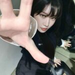 Chungha Instagram - @MiuMiu #MiuMiuFW23 #AD my twin her name 🖤MIU MIU🖤 3월 7일 오후 10시에 파리에서 진행되는 미우미우 FW23 패션쇼! 오늘 저녁 MIU MIU와 함께해요! #청하 #CHUNGHA