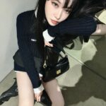 Chungha Instagram - @MiuMiu #MiuMiuFW23 #AD my twin her name 🖤MIU MIU🖤 3월 7일 오후 10시에 파리에서 진행되는 미우미우 FW23 패션쇼! 오늘 저녁 MIU MIU와 함께해요! #청하 #CHUNGHA