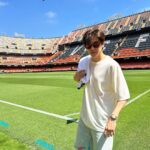 Chutavuth Pattarakampol Instagram - Experiences don’t come much better than this. Thank you @LaLiga and @Valenciacf for an unforgettable day. Valencianista~, Are you ready for tonight? 🦇🦇🦇 #GameOnLALIGA Mestalla Stadium