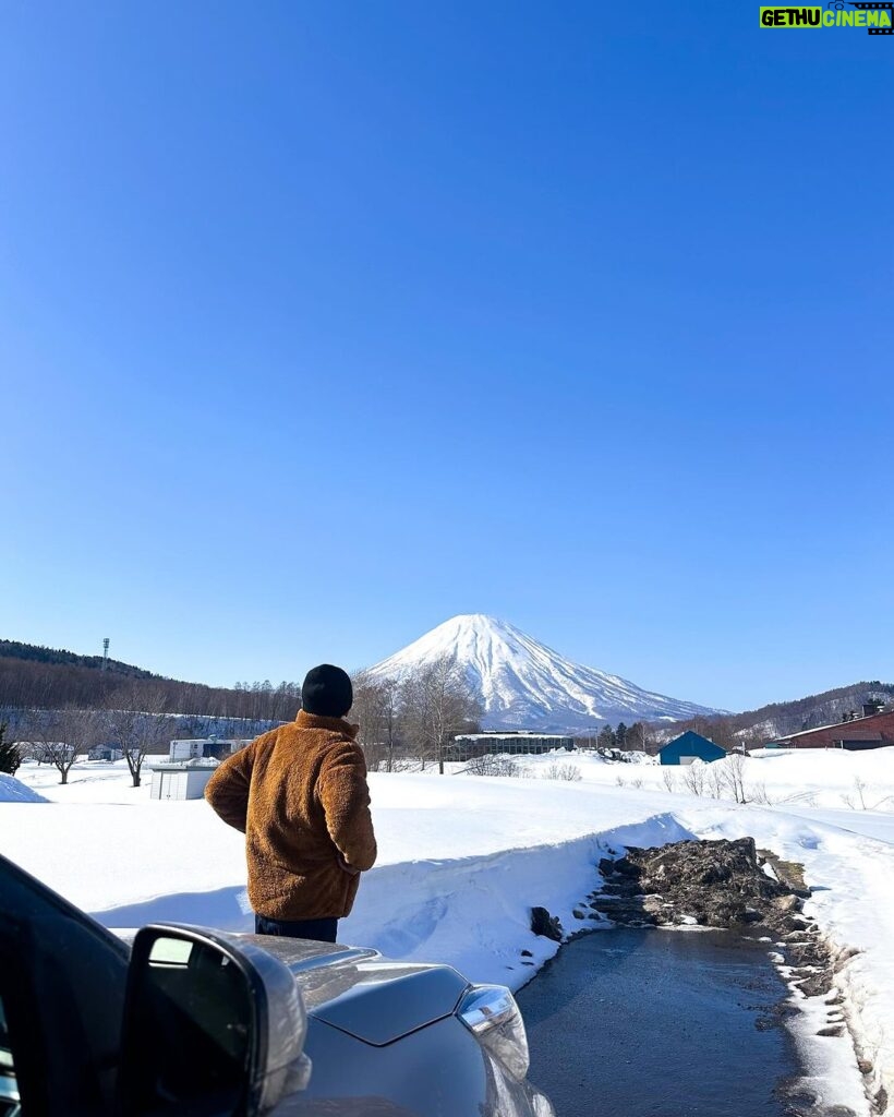 Chutavuth Pattarakampol Instagram - Bye bye~ Hokkaido ☃️⛷️🗻 ชาร์จแบตจนเต็ม🔋 ขอบคุณเพื่อนๆ พี่ๆ ที่ร่วมทริปไปด้วยกัน กลับมาอีกแน่ See you soon...❄️🧤🥶 Hokkaido Japan