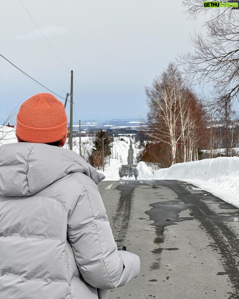 Chutavuth Pattarakampol Instagram - จงเติบใหญ่นะลูกนะ🌲❄️ 美瑛町