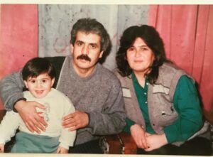 Cihangir Ceyhan Instagram - 1990...Rahmetli Anam,Allah yokluğunu göstermesin  Babam ve Ben. #ailem #1990