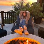 Cindy Crawford Instagram - Cozying up 🤎