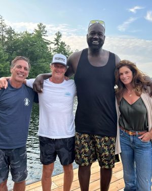 Cindy Crawford Instagram - Wrapping up another summer at the lake 🛶