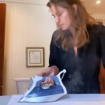 Cindy Crawford Instagram - My mom taught me to iron was I was about 7. I felt so grown up pressing my dad’s clothes. When I asked my mom about it today, and said I couldn’t believe she actually ironed all of dad’s handkerchiefs and tshirts — she told me they only got pressed when one of us girls wanted to iron because she knew we couldn’t mess them up! All these years and I never knew 😂 Today i graduated to napkins and pillow cases! 🤍