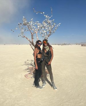 Cindy Crawford Instagram - @kaiagerber, how are you 21 already?! I am so proud of the woman you have become and how you are in the world. Your curiosity, kindness and sense of adventure continue to inspire me. I’m so happy to be on this life journey with you!  Continue to thrive this year and always — with so much love ❤️ Mom