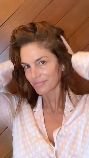 Cindy Crawford Instagram - If only it was this easy 😉