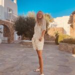 Claire Holt Instagram - This place is great I’ve had a lot to eat and drink and also tracked down every baby on the island Greece