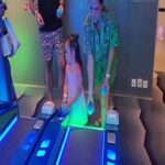Claudia Álvarez Instagram - Que bien la pasamos en @royalcaribbeanlatam @royalcaribbean Mucha diversión para todas las edades!!! Y ya muero x conocer el nuevo crucero que van a inaugurar que ya vi va a ser el más impactante, es el #iconoftheseas !!!! Y en el q estuvimos fué #spectrumoftheseas Singapore