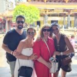Claudia Álvarez Instagram - Templos, rascacielos y comida espectacular... Así Taipei 💖 Mi ropa la encuentras en @cleeostudio Taipei, Taiwan