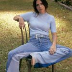 Claudia Álvarez Instagram - @claudiaalvarezo es de esas actrices que en cada proyecto que aparece, provoca que su talento, belleza y carisma vivan por siempre en la memoria de los televidentes, y en esta ocasión, llega a causar el mismo efecto con nuestros lectores. Rodeada de un ambiente natural, en cada pose delata la frescura de su presencia, impulsada por piezas de @studiofmexico que redefinen el concepto de comodidad con estilo. ✨ Lee la entrevista completa en la edición impresa de este mes o en marieclaire.com.mx Créditos: Director Editorial: @gerardangulo Realización: @sergiovalenzuelach Fotografía: @carlos_ruizc Maquillaje: @vicoguadarrama Peinado: @gabiokka Asistente de moda: @vanecl.__ Producción: @rmz_perla Locación: @restaurante_laescondida Entrevista: @wendy.sanjose
