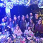 Claudia Álvarez Instagram - Familia: Son lo más hermoso que tengo en la vida. No tengo más que agradecer por estar unidos. Amé las risas y risas en nuestra cena, todo fue mágico para darle la bienvenida a éste 2024 que estoy segura será el mejor de nuestras vidas! Gracias vida x la familia en la que me toco nacer y por la familia que he construido con mi @billyrovzar Nos hicieron falta @vickyalvarezo @vane.oleg Feliz año para todos ustedes y sus familias ❤️