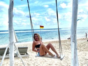 Claudia Gerini Instagram - Playing with life❤️ #adventure #family #goodvibes