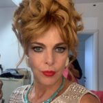 Claudia Gerini Instagram - La signora Morel! Preparazione sul set di Diabolik!😘⭐️ @mmanetti #strawberryblonde #cinema #actress