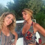 Claudia Gerini Instagram - Pronte VIA! #friends🦽🛻🚙🚙🚙🚙🚙 si stava meglio quando si stava peggio☀️🌈