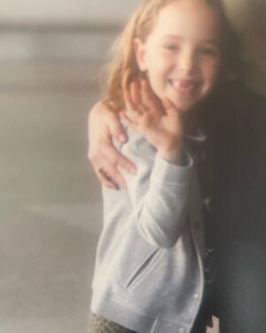 Claudia Gerini Instagram - Sei la mia gioia immensa❤️auguri meravigliosa creatura.14 anni fa nascevi tu…. Trasformando il resto in uno “sfondo”. Della mia esistenza sei l’essenza💖🌈🤩☀️⭐️❤️ti amo #lilly @tiromancinoofficial #nonna