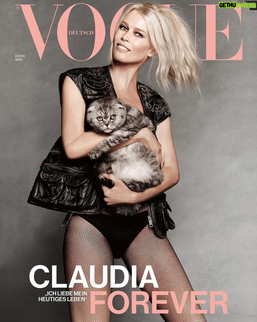 Claudia Schiffer Instagram - Claudia Schiffer und ihr Kater Chip sind die Cover-Stars unserer März-Ausgabe. Anlass ist der neue Film "Argylle" von Claudias Mann Matthew Vaughn, bei dem Claudia als Produzentin agiert und ihre Katze eine tragende Rolle spielt. Im Cover-Interview spricht sie über die Supermodel-Ära und ihr heutiges Leben – jetzt auf VOGUE.de lesen (Link in der Bio). Unsere neue Ausgabe widmen wir besonderen Frauen und Besonderheiten rund um Frauen, unter anderem mit einem Special rund um die vielen großartigen Modedesignerinnen unserer Zeit. Die März-Ausgabe ist ab Samstag, 24. Februar 2024 erhältlich. Claudia Schiffer and her cat Chip are the cover stars of @voguegermany‘s March issue. The occasion is the new movie "Argylle" by Claudia’s husband Matthew Vaughn, in which Claudia is a producer and her cat plays a leading role. In the cover interview, she talks about the supermodel era and her life today - read it now on VOGUE.de (link in bio). We are dedicating our new issue to unique women and unique features on women, including a special on the many great female fashion designers of our time. The March issue is on newsstands Saturday, 24 February 2024. #voguegermany #voguecover #voguemarch (Cover-Star: @claudiaschiffer für @voguegermany; Fotos: @luigiandiango; Styling: @denagia; Haare: @stephenbeaver; Make-up: @georgisandev; Maniküre: @adamslee_; Fotoassistenz: @fabioaffusophoto, @archiegram; Modeassistenz: @tommasopalamin, @olilaghi; Tailoring: @laima_andrijauskaite; Produktion: @creativebloodagency; Casting: @dominikwho; Visual Director: @jamiedspence; Head of Editorial Content: @_kerstinweng; Interview: @mariahunstig; Global Creative Director: @juancp; Claudia Schiffer trägt ein Outfit von @prada)