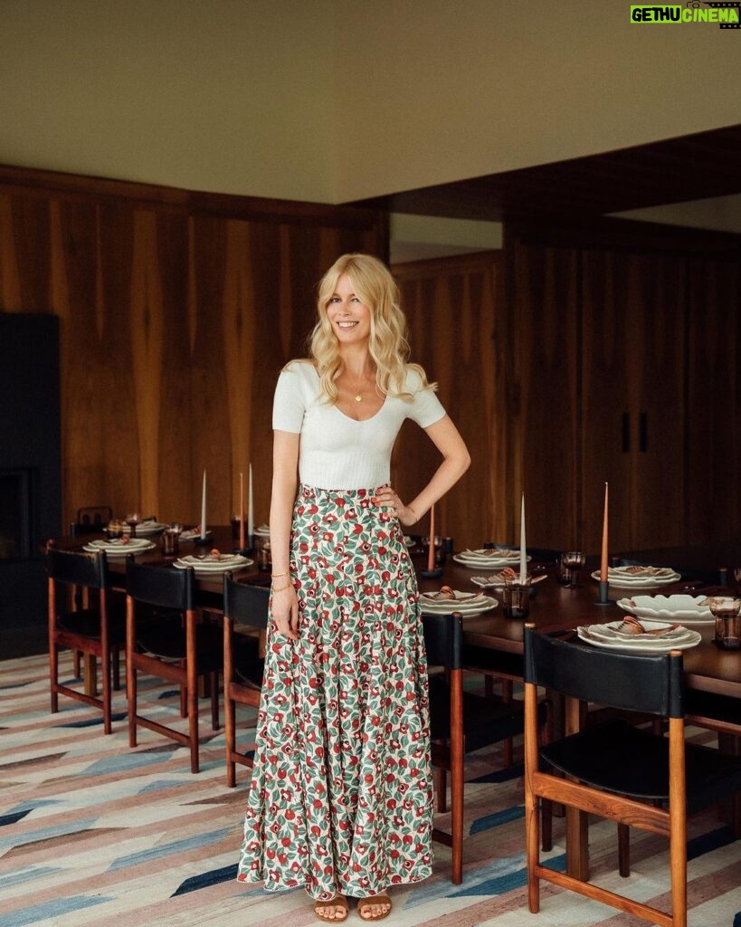 Claudia Schiffer Instagram - Dinner parties are on the horizon. You all loved my first Cloudy Butterflies collection with @bordallopinheiroofficial and now we are releasing the dinnerware collection! So excited to see how you style it… Available to shop now at the link in my bio! 🦋