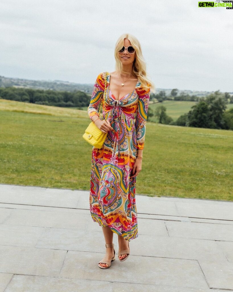 Claudia Schiffer Instagram - Adding some colour to this UK summer 💛