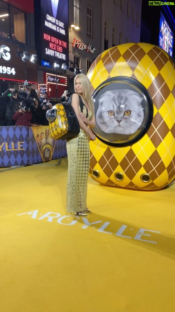 Claudia Schiffer Instagram - I had so much fun at the @argyllemovie world premiere! Thank you to my entire team for helping me get ready and a special shout out to @donatella_versace for these amazing dresses ❤