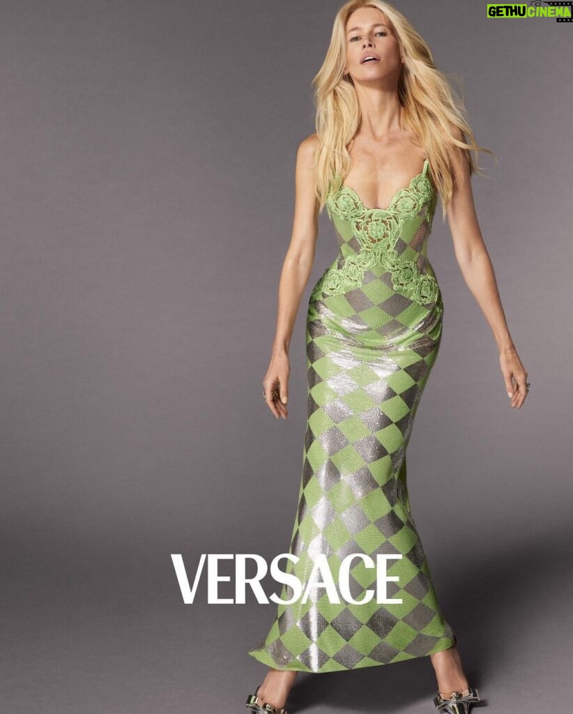 Claudia Schiffer Instagram - Iconic metal mesh, Medusa ’95 bags — it could only be Versace! My ninth campaign with my Versace family and the one and only @donatella_versace - I love you ♥ #VersaceSS24 #VersaceMedusa95