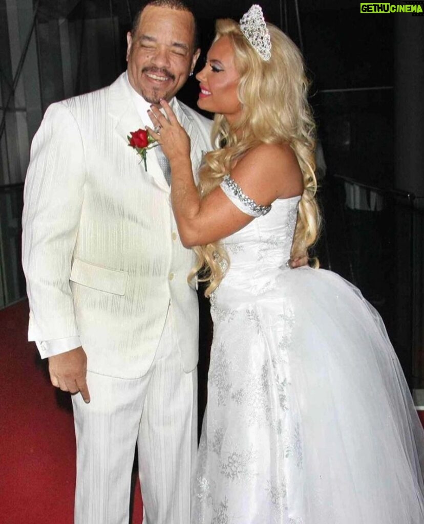 Coco Austin Instagram - Here's to 23 years with this guy!! My rock! My diamond in the rough! Love you beyond #HappyAnniversary #HappyNewYear2024 #nowordscandescribe