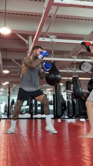 Cody Garbrandt Instagram - Thank you for the pad session @maxgighen after a hard sparring session!! August 19th can’t come soon enough.