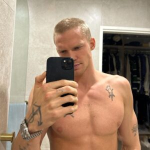 Cody Simpson Instagram - The buzz to swim
