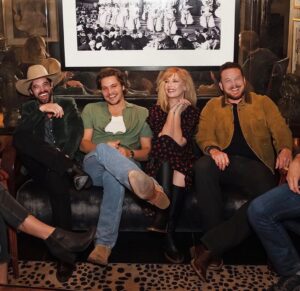 Cole Hauser Instagram - Great night with the cast in #lasvegas @people shoot @yellowstone @paramountnetwork @mzkellyreilly @ryanbinghamofficial #lukegrimes