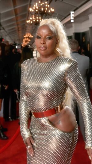 Cole Walliser Instagram - Double Icon moment!! Shot the legend Mary J Blige at the Grammys this year and got interrupted by none other than Smokey Robinson (who clearly has excellent choice in suit color 😜). I’ve been a fan of Mary J for years and have danced many nights away to her music. In fact because i predominantly went to hip hop clubs in my early years, i doubt there was a night out where I didn’t hear her music. anyways it was an honor to shoot her and an honor to have Smokey interrupt 😂😜🥰 #maryjblige #smokeyrobinson #colewalliser #glambotbts #livefrome #grammys