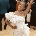 Cole Walliser Instagram - @kerrywashington handled the Glambot with ease 💃 #LiveFromE #Emmys #awardseason