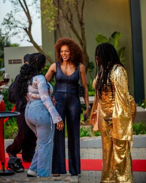 Connie Ferguson Instagram - Stepped out with my pumpkin @sediimatsunyane to the premiere of @netflixsa #griseldaza and all I can say is what a wow!🤩 I can’t wait for the whole series to be loaded on the 25th! @sofiavergara ate and left no crumbs! My binge date!🤞🏾🤞🏾🤞🏾❤️

#griselda
#netflix