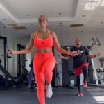 Connie Ferguson Instagram - Happy #fitfriday💪🏾❤️ Hayi today was not make sure!😂😂😂 We haven’t skipped in a minute so getting through this routine after 2000 skips was a huge achievement!😬 Never mind the last two skips at the end!😂 @axoli_m you’re keeping up nicely nana. Proud of you!😬👊🏾💪🏾❤️ #iconniecfit #mindbodyspirithealth❤️