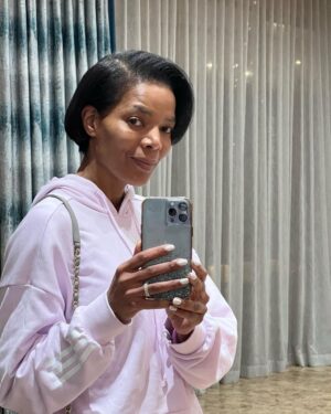 Connie Ferguson Instagram - “A woman who cuts her hair is about to change her life.” ~ Coco Chanel

✂️ @lajawihair ❤️