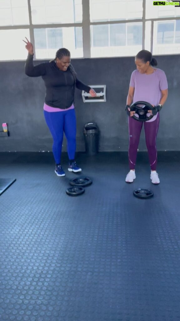 Connie Ferguson Instagram - 🤣🤣🤣 I love her so much!💃🏽💃🏽💃🏽 A whole mood!🥰🥰🥰 If your gym partner is not such a vibe, it’s chai! Dump them!😂😂😂❤️ Love you my Banas!🥰😍😘❤️ @astoshiah