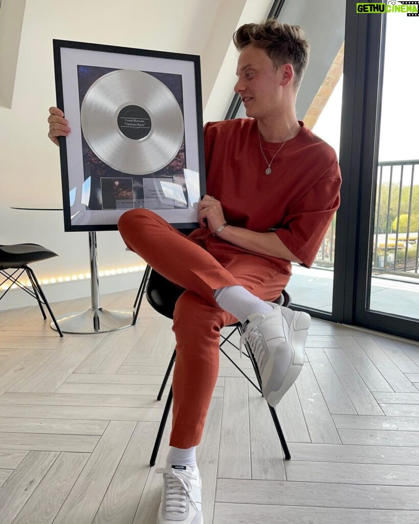 Conor Maynard Instagram - I’ve been waiting to announce this for a very long time, but the fact that I can finally sit here after so long and officially call myself an independent artist is a goal that I thought I’d never be able to achieve. Words can’t express how I feel right now. ‘Crowded Room’ is my first ever release as an independent artist and I honestly hope you love it as much as I do. Thank you for your continuous and endless support. I wouldn’t be where I am today without any of you. Link to the song is in my bio. 💙