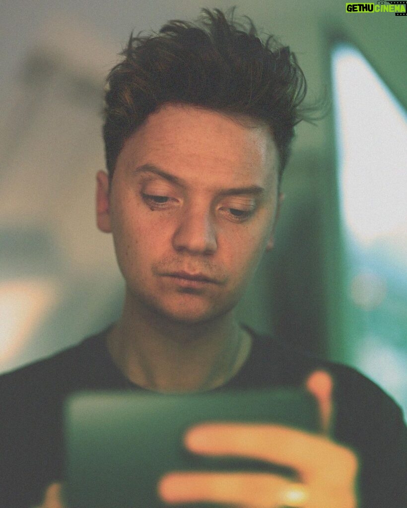 Conor Maynard Instagram - Turn the phone sideways and you look way sexier.