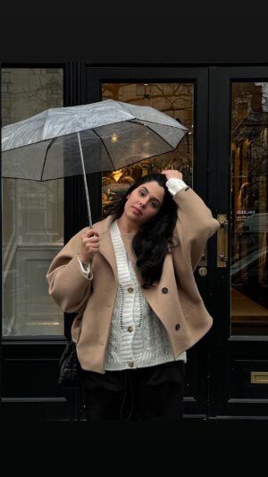 Coralie Porrovecchio Instagram - Je vous ai emmené avec moi sur le déroulé de mon accouchement, avec ma maman pour accueillir Sleylee 💖
D’ailleurs, je vous souhaite à toutes un accouchement aussi magique !