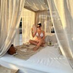 Coralie Porrovecchio Instagram - Bien arrivée à Dubai 🤍 j’en profites pour faire un plein d’énergie de repos et de et bien sure, DE NOURRITURE 😏