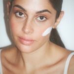 Coralie Porrovecchio Instagram - J’ai essayé de vous tourner ma première routine beauté ! Un maquillage toujours très naturel avec deux trois bases 🌸💖 Ça vous plais ?