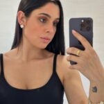 Coralie Porrovecchio Instagram - Comme à Paris j’ai du temps pour moi je vous ai fais une vidéo de mon make up 💛 et c’est vrai que comme @bouba_darkoss et les enfants me manquent, sur la dernière photo j’ai l’impression de l’avoir avec moi 😇