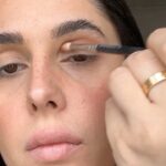 Coralie Porrovecchio Instagram - Comme à Paris j’ai du temps pour moi je vous ai fais une vidéo de mon make up 💛 et c’est vrai que comme @bouba_darkoss et les enfants me manquent, sur la dernière photo j’ai l’impression de l’avoir avec moi 😇