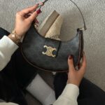 Coralie Porrovecchio Instagram - CADEAU DE MOI À VOUS 🦋 J’ai décidé pour nos 8 ans d’amours et de bienveillances de vous offrir ce magnifique sac de chez @celine Pour tenter de le remporter : 1. Like ce poste 2. Suivre mon compte 3. Identifier 3 personnes 4. Enregistrer le poste Et pour augmenter ta chance, repost le post en story Je vous communiquerais le résultat le dimanche 8 octobre (le jour de mon anniversaire ) 18h en story 🤍 Bonne chance