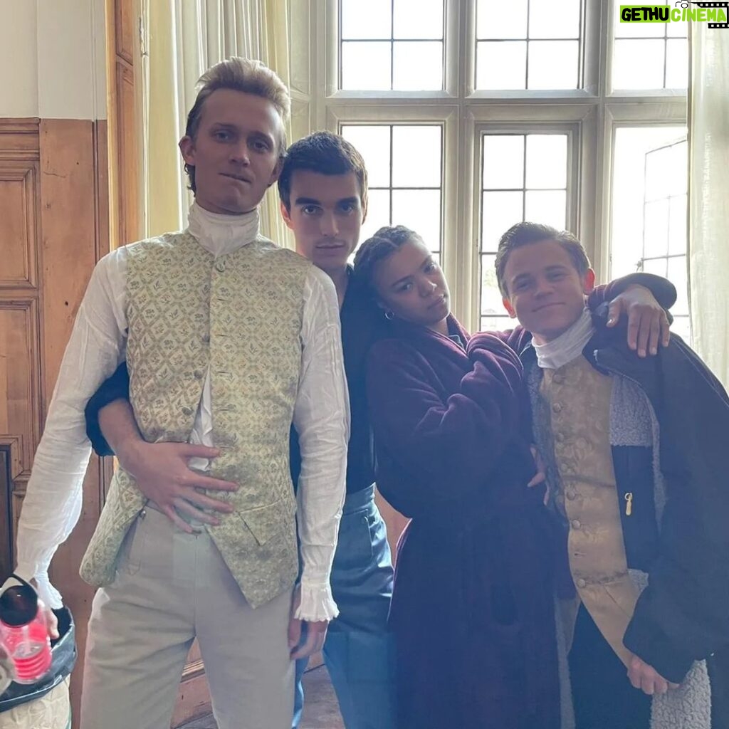 Corey Mylchreest Instagram - Apparently there's a show out today?! Who'da thunk it?? These are the guys who made some of the best months of my life 🤠 @bridgertonnetflix #queencharlotte