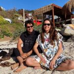 Cristián Riquelme Instagram - Estas toallas cambiaran su vida de playa. Además se puede cambiar ahí mismo y dejar el traje de baño secando sobre la roca! 😏 Las encuentra en @oneillchile que sea un gran fin de semana.