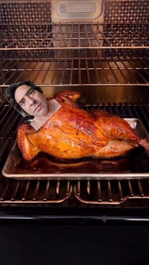 Cristián Riquelme Instagram - Esta lista la comida!!! #pollo #velador #ñami #lunes