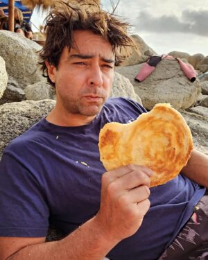 Cristián Riquelme Instagram - Es que NADA, al menos para mi, supera el estar echado en una playa y que aparezca el señor(a) de las palmeras en la #playa. La mezcla entre sal, cuerpo calentito y sabor dulce , obviamente con restos en la polera, obedece a la idiosincrasia chilena Estival!! Insuperable. Para Ustedes? Antojos de verano en playa? Cuales? 
Los leo..
Abrazos
