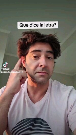 Cristián Riquelme Instagram - Que lee vuestro cerebro? 
JAJAJAJA Este reel lo vi en #tiktok ,  es de
.
. 
@martinsipicki